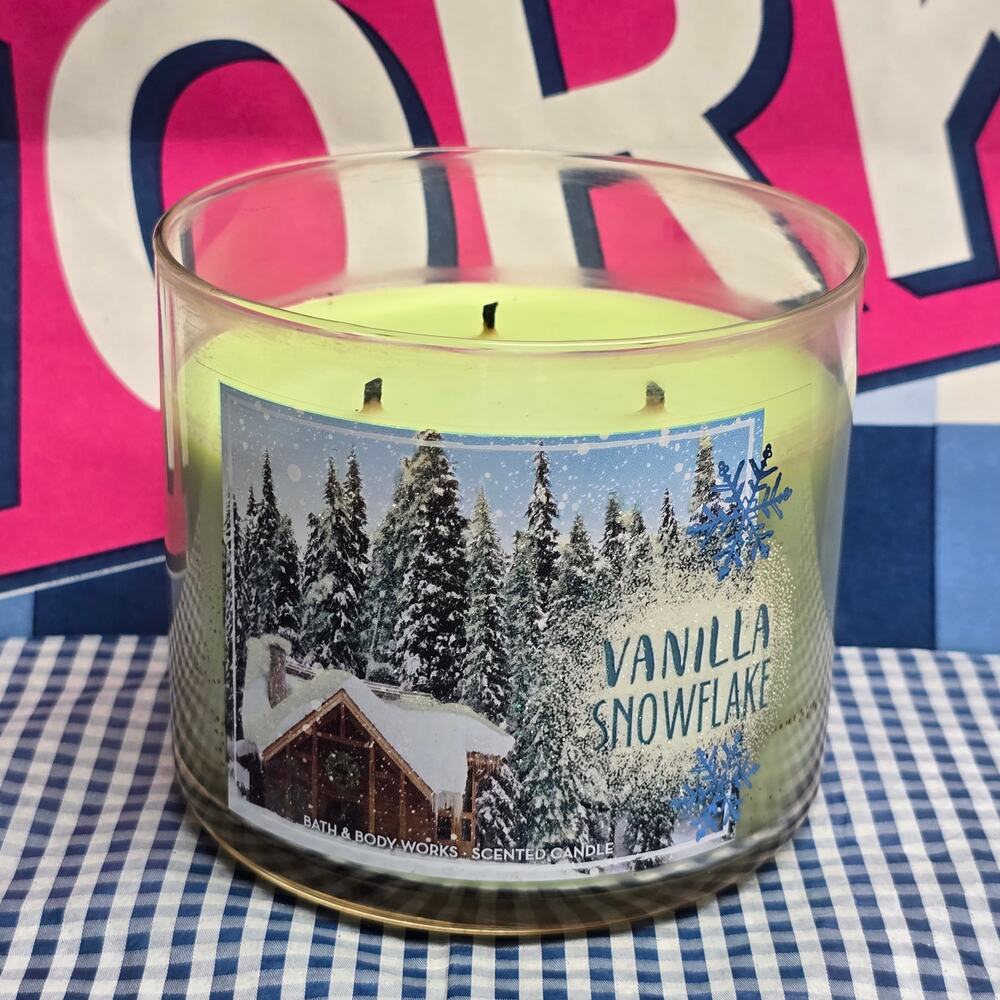 BBW Vanilla Snowflake Large 3 Wick Candle Holiday Home Fragrance Decor Preowned